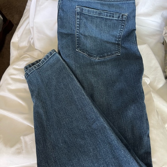 Gloria Vanderbilt - Picture 2 of 2